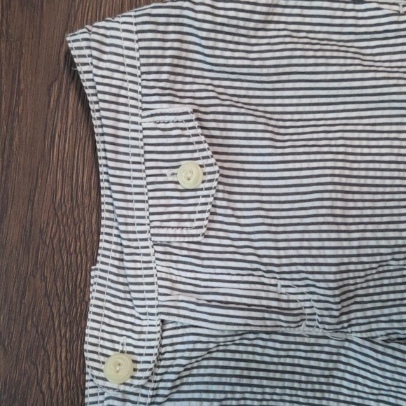 Tommy Hilfiger Womans Size 2 Striped knee Shorts(Missing button) - Picture 4 of 7